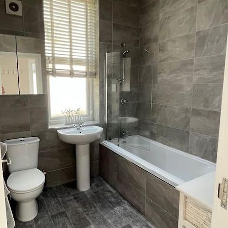 One Bedroom Apartment In The Centre Of Llandudno Extérieur photo